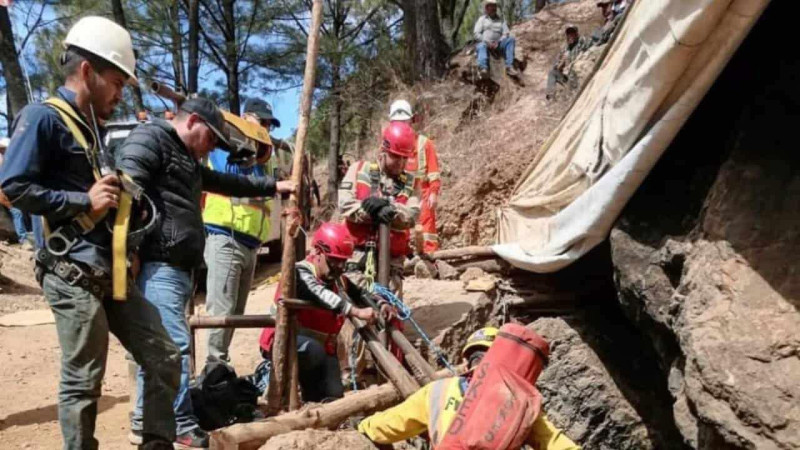 Despliegan operativo para rescatar a cinco trabajadores tras derrumbe de la mina El Potrero de Tepaca, Sinaloa