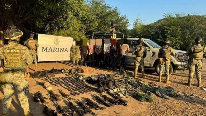 Detienen a 8 presuntos delincuentes en Sinaloa; aseguran armas y estupefacientes