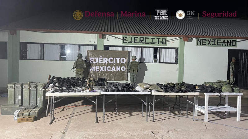 Ocho detenidos, arsenal y plantíos asegurados en operativo de seguridad de Sedena, Marina y GN en Sinaloa